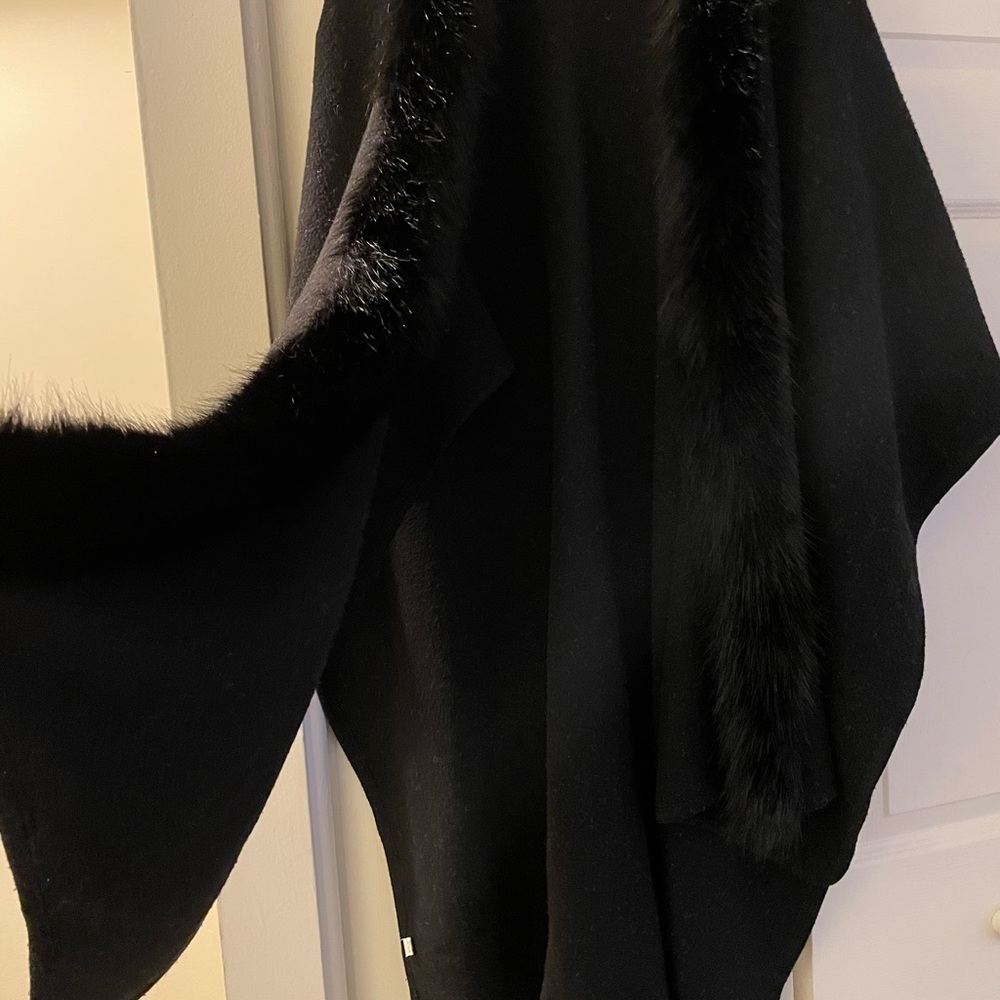 Woman’s Black Causal Caper Throw-Over - image 2